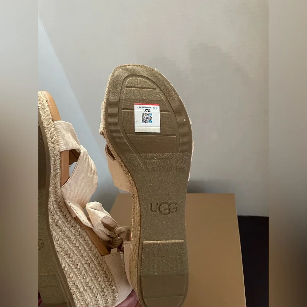 UGG Women's Yarrow Sandals size 9 Bnib - Picture 8 of 12